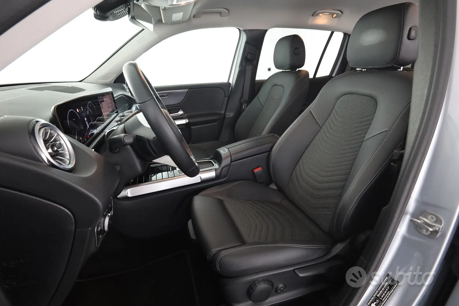 Mercedes-Benz Glb 2025 photo 2