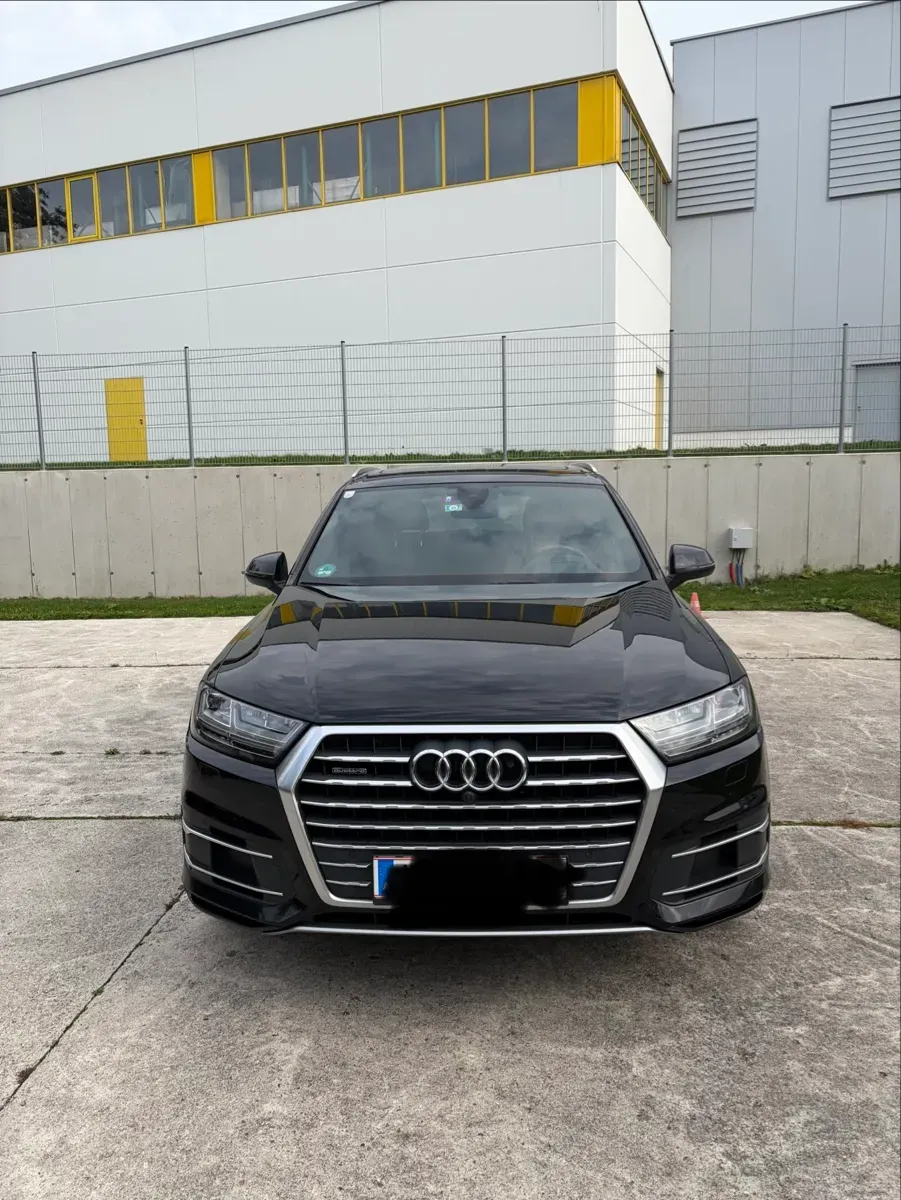 Audi Q7 2018 photo 2