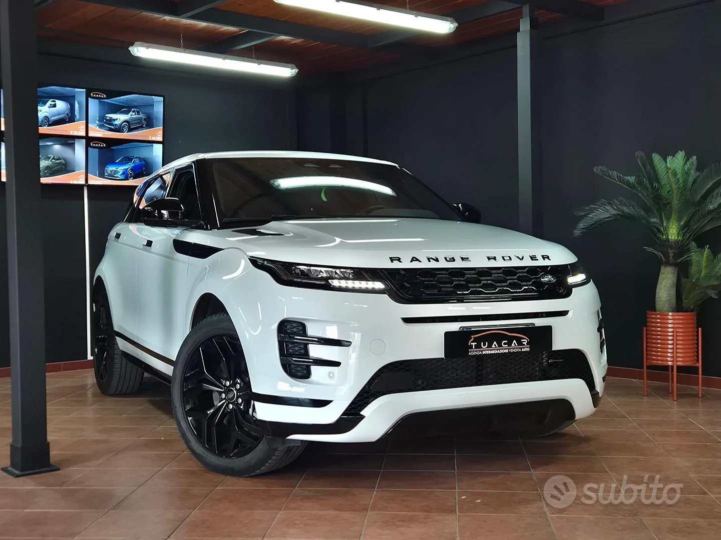 Land Rover Range Rover Evoque 2023 photo 2