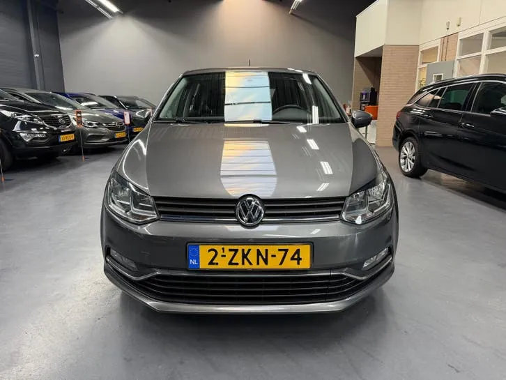Volkswagen Polo 2015 photo 2