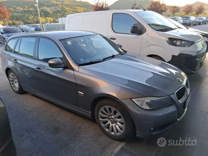 BMW 320D 2009 photo 2