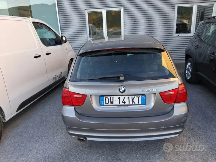 BMW 320D 2009 photo 5