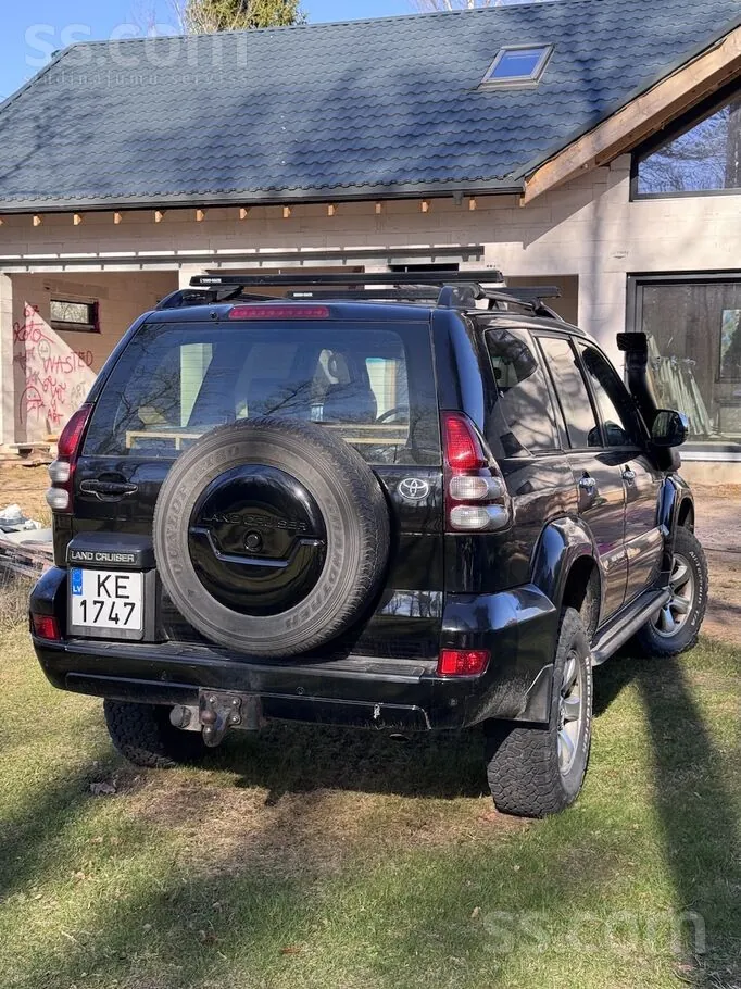Toyota Land Cruiser 2005 photo 2