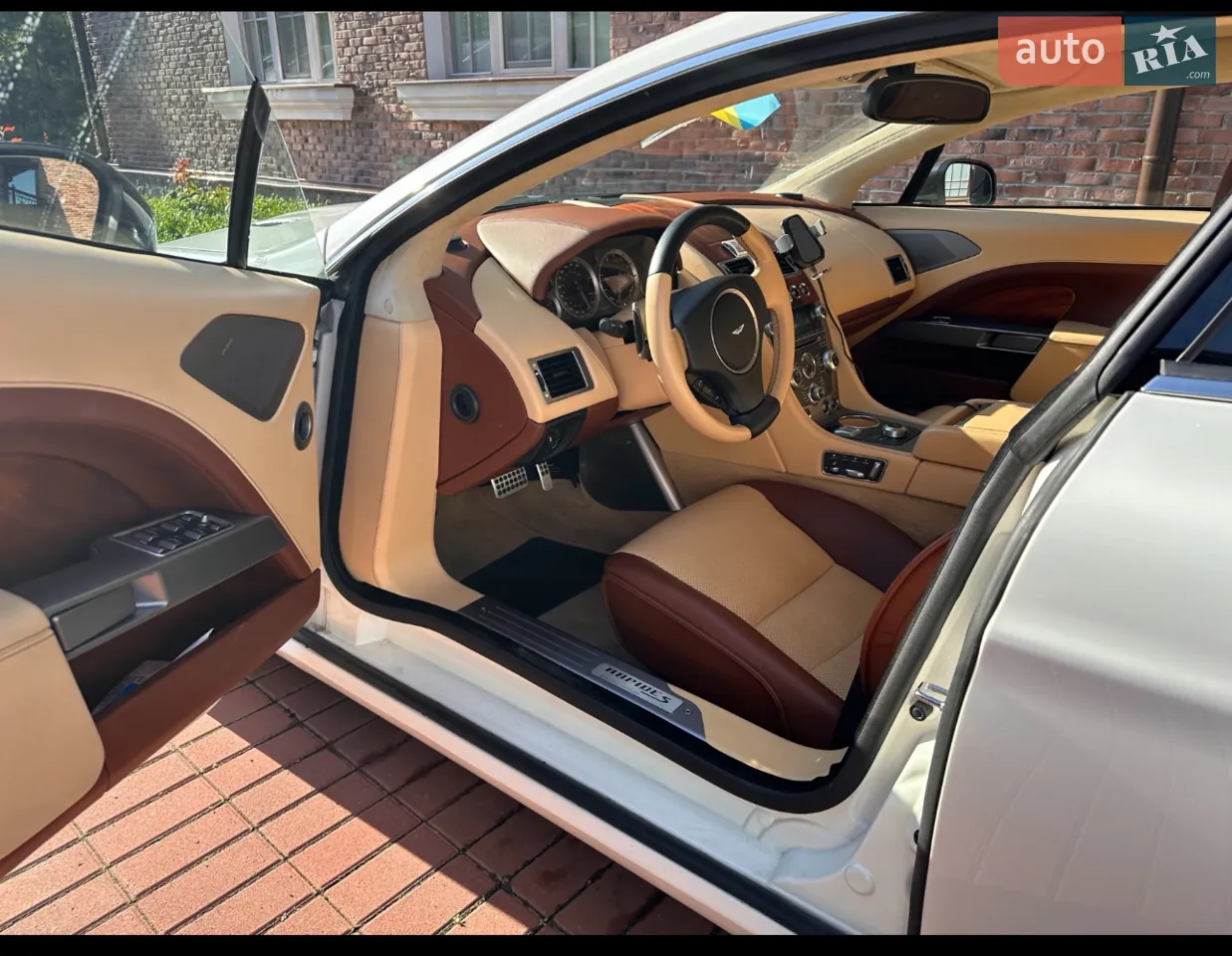 Aston Martin Rapide 2014 photo 4