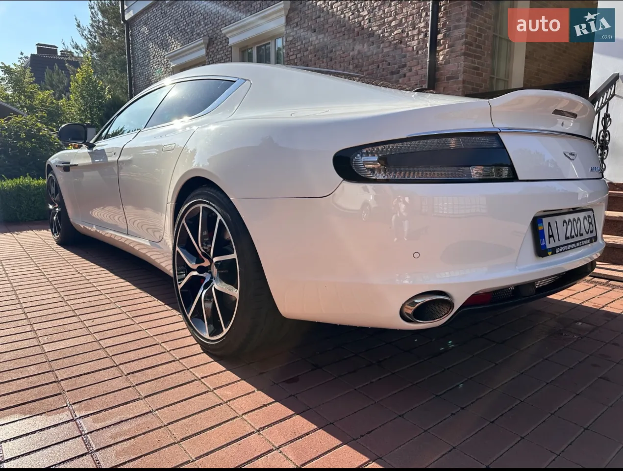 Aston Martin Rapide 2014 photo 3