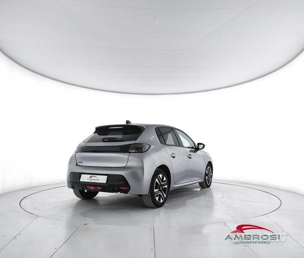 Peugeot 208 2025 photo 3