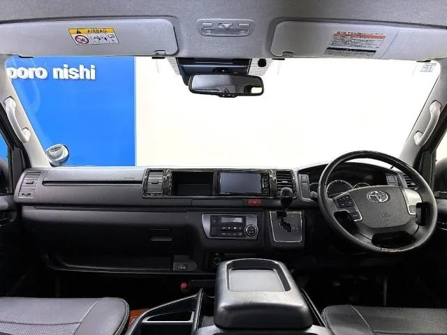 Toyota Hiace 2018 photo 2