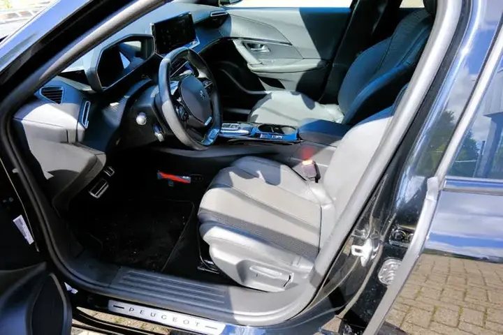 Peugeot E-2008 2023 photo 2