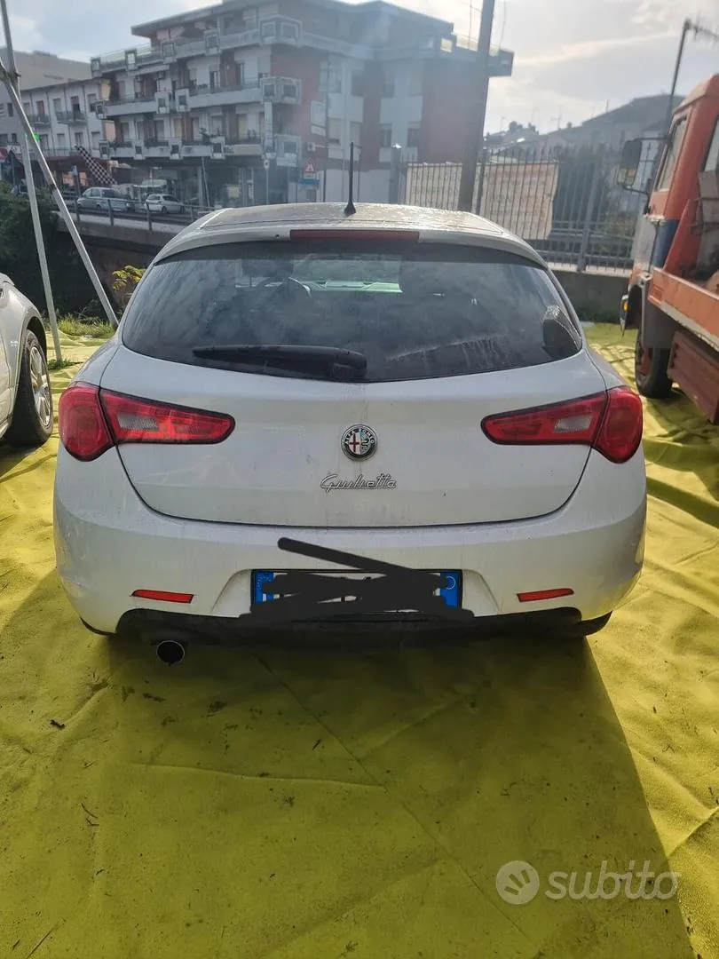 Alfa Romeo Giulietta 2013 photo 2