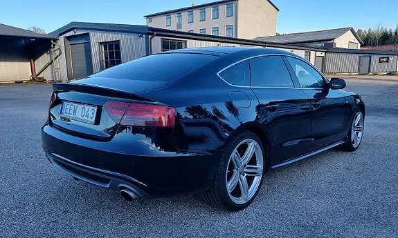 Audi A5 2011 photo 2