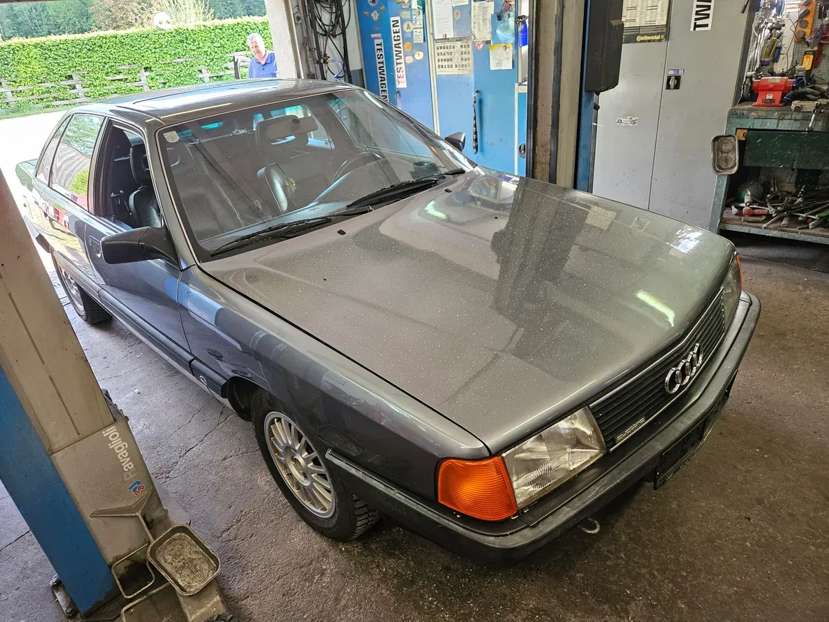 Audi 100 1989 photo 2