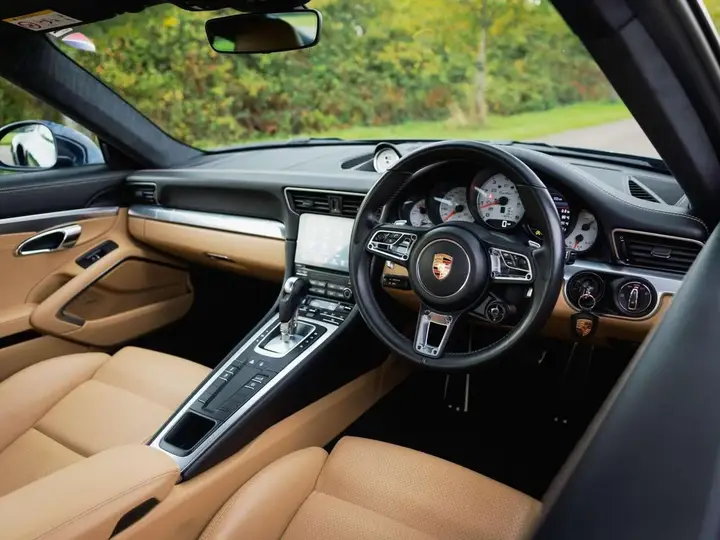 Porsche 911 2018 photo 2