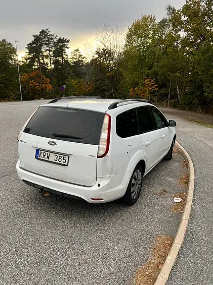 Ford Focus 2010 photo 2