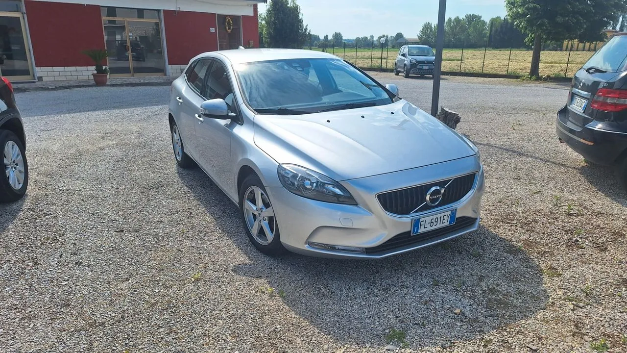 Volvo V40 2017 photo 2