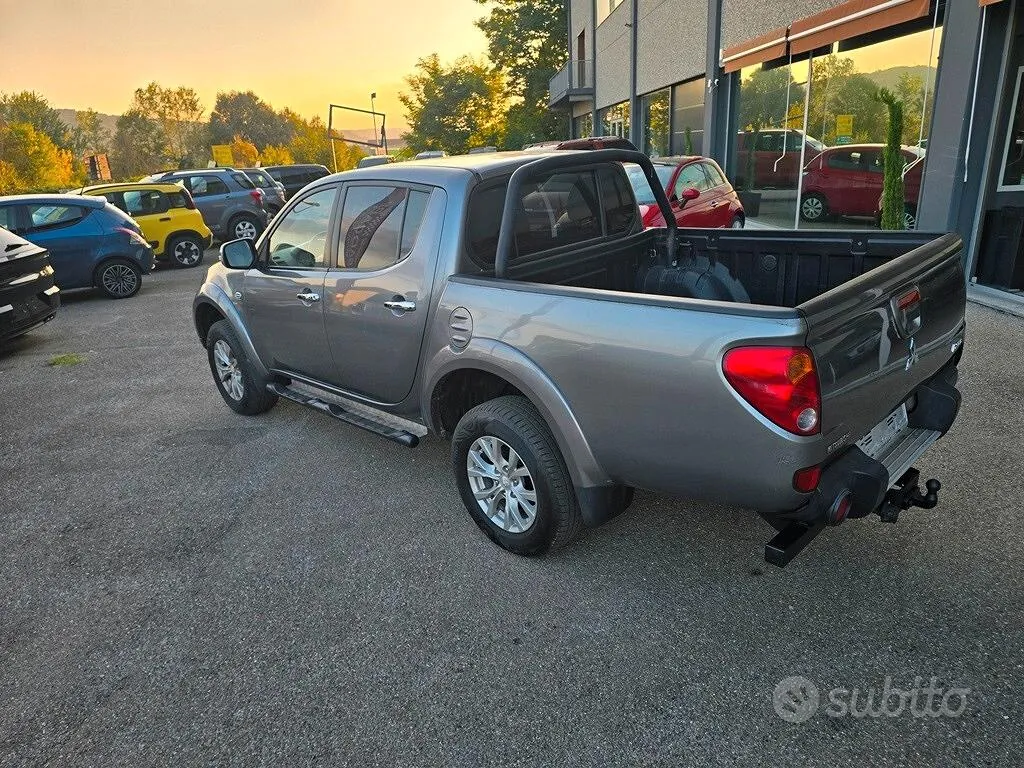 Mitsubishi L200 2014 photo 5
