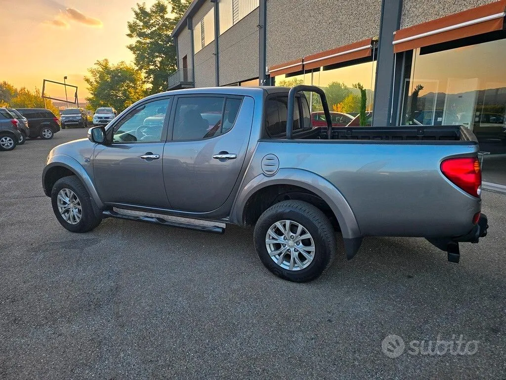 Mitsubishi L200 2014 photo 4
