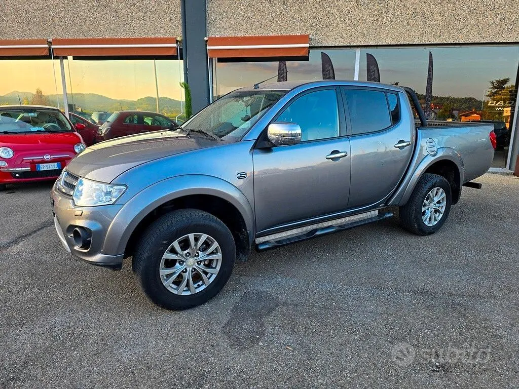 Mitsubishi L200 2014 photo 2