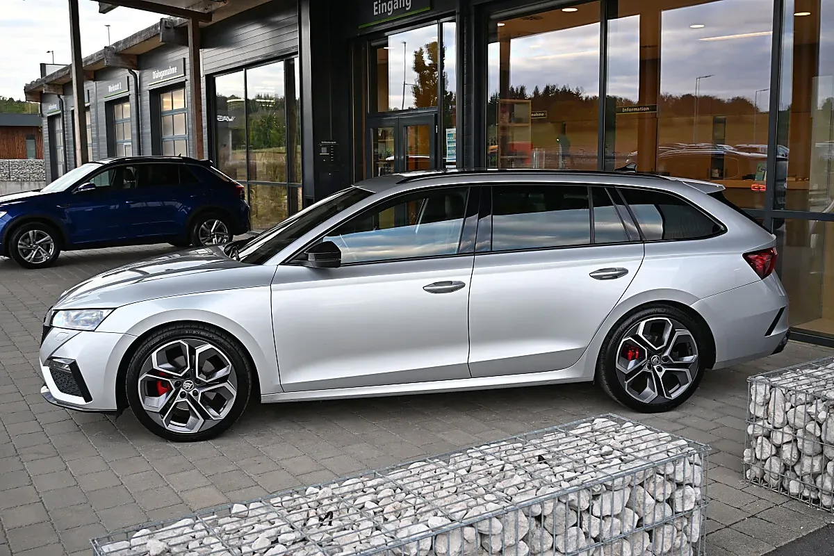 Skoda Octavia 2021 photo 2