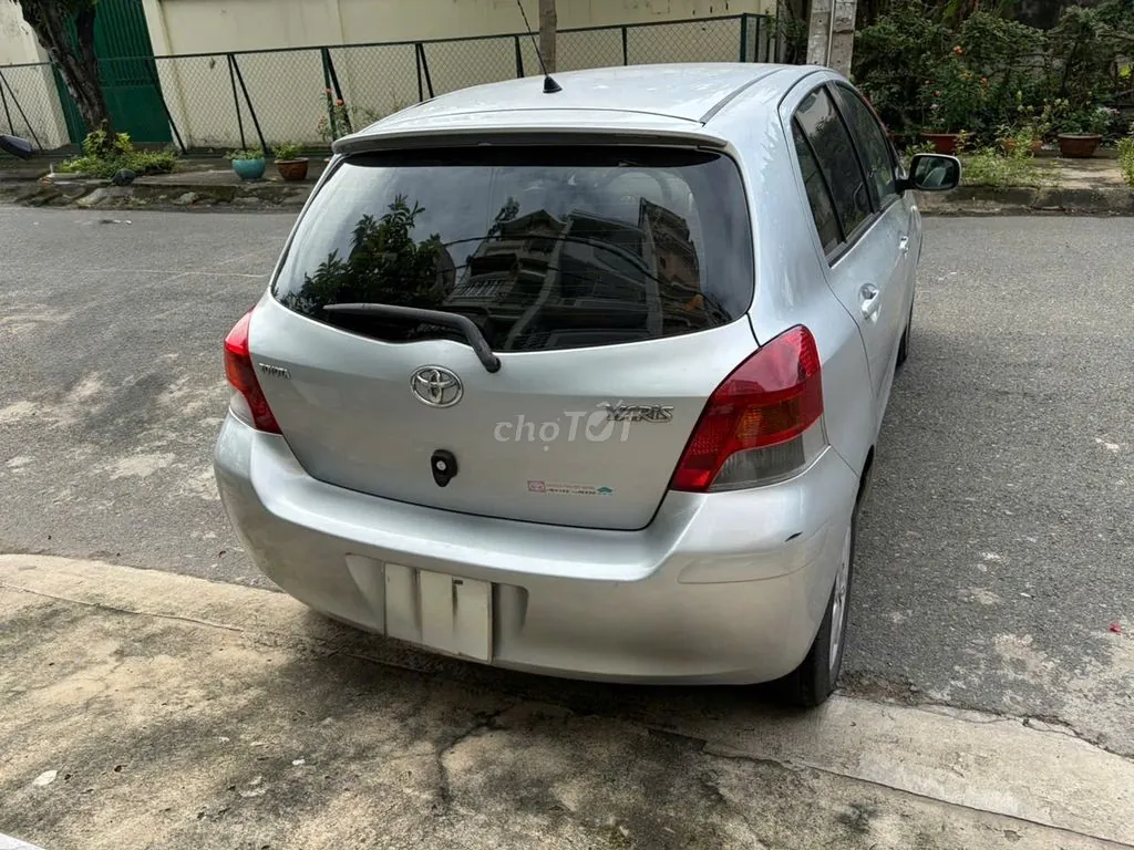 Toyota Yaris 2010 photo 3