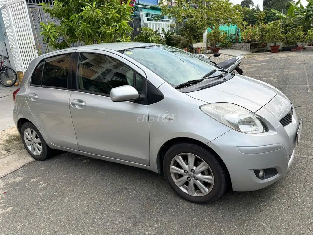 Toyota Yaris 2010 photo 2