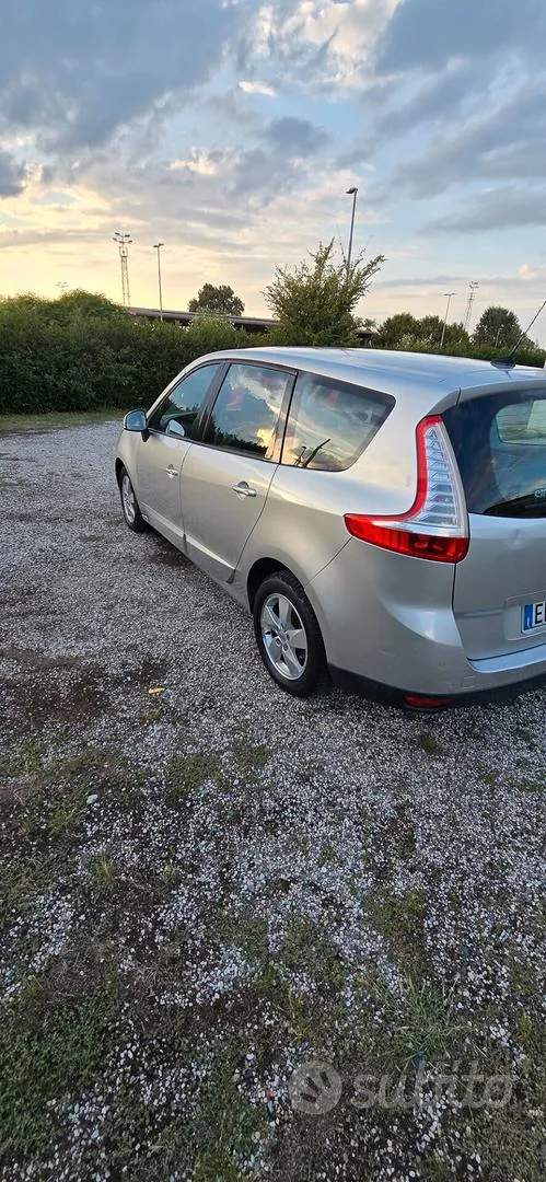 Renault Scenic 2012 photo 5