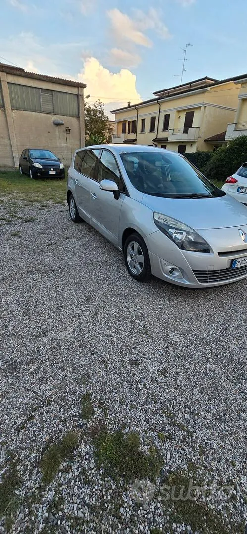Renault Scenic 2012 photo 3