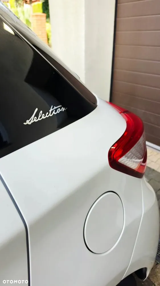 Toyota Yaris 2019 photo 2
