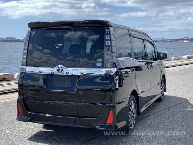 Toyota Voxy Zs 2014 photo 4