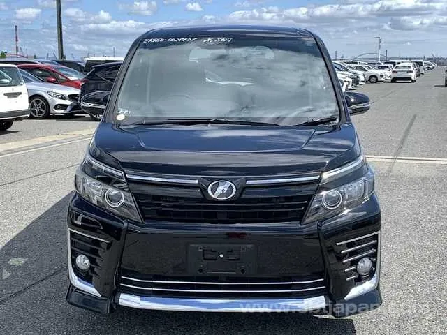 Toyota Voxy Zs 2014 photo 5
