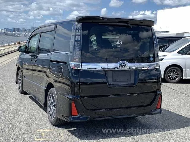 Toyota Voxy Zs 2014 photo 3