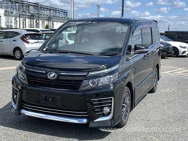 Toyota Voxy Zs 2014 photo 2