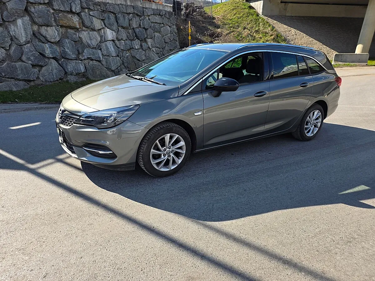 Opel Astra 2022 photo 2