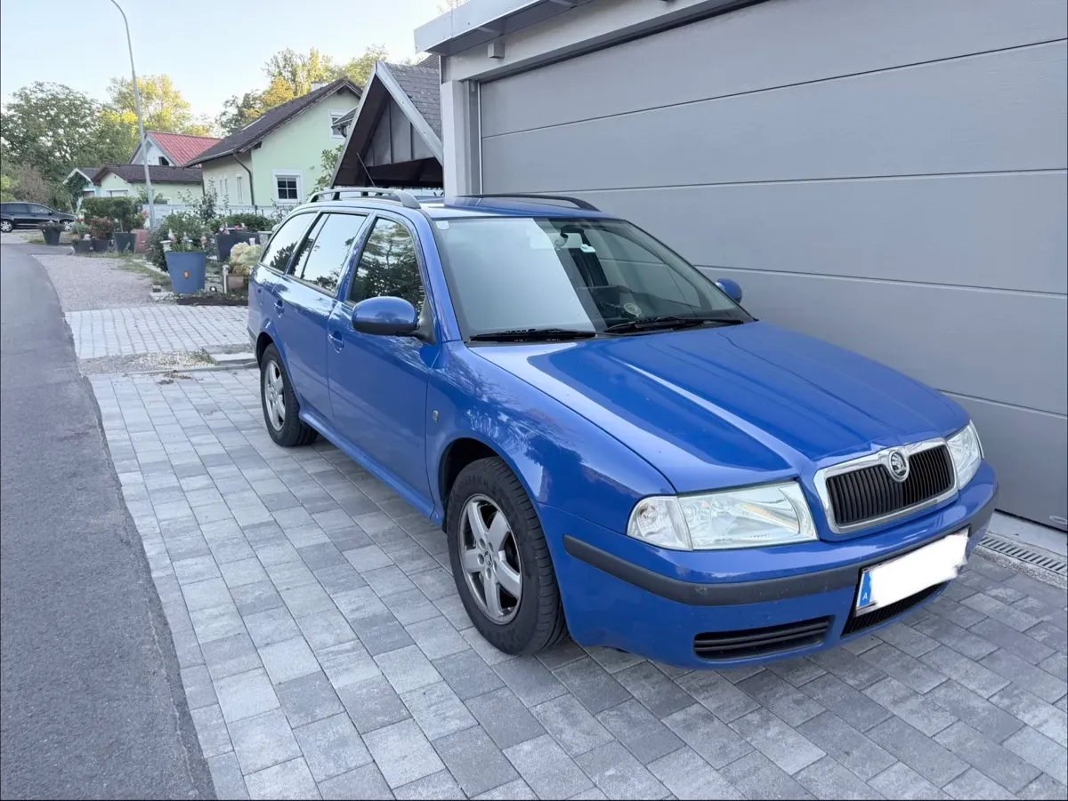 Skoda Octavia 2009 photo 2