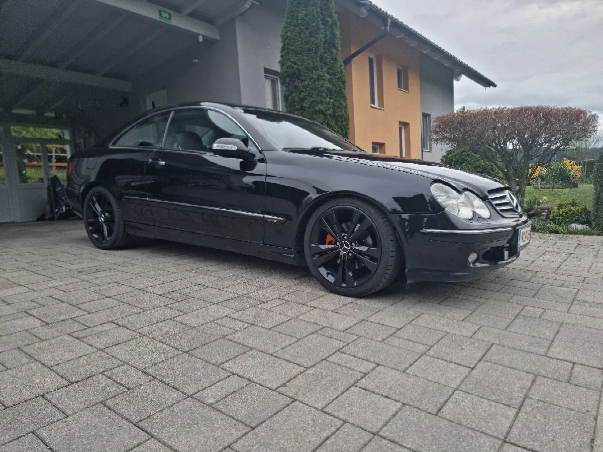 Mercedes-Benz Clk-Class 2005 photo 3