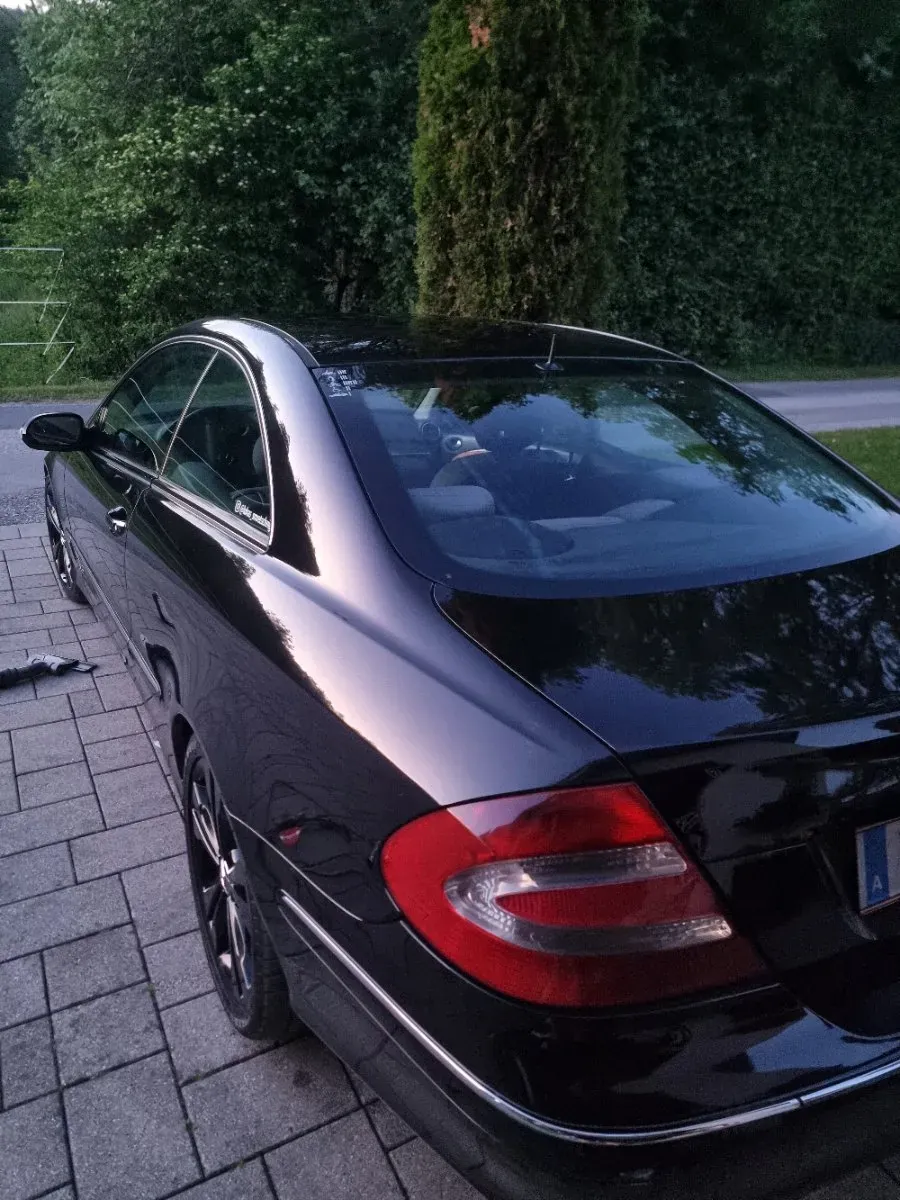 Mercedes-Benz Clk-Class 2005 photo 2
