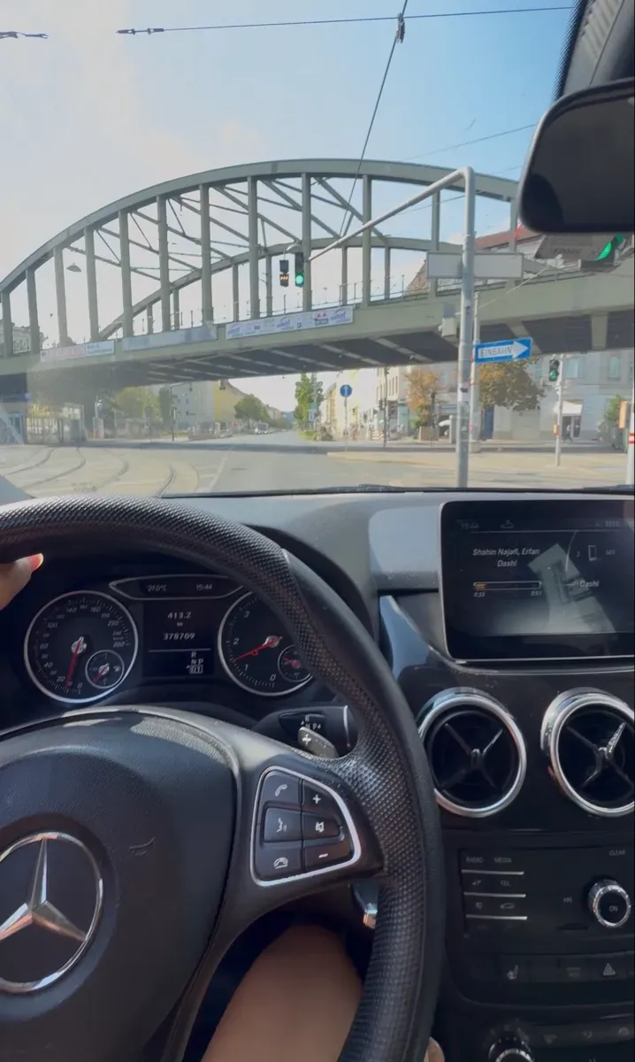 Mercedes-Benz B-Class 2017 photo 2
