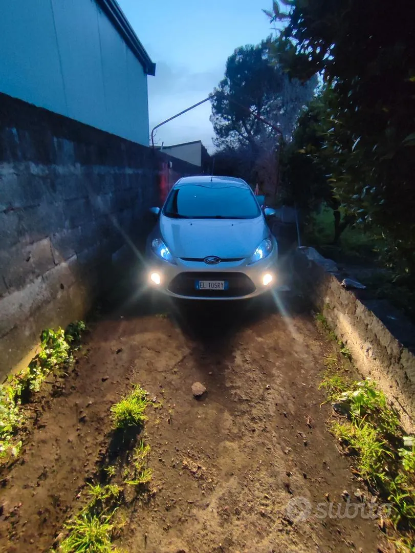 Ford Fiesta 2012 photo 4