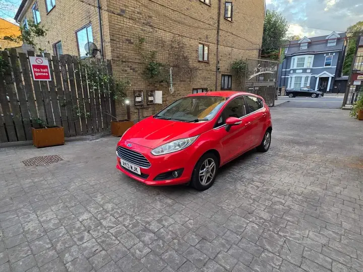 Ford Fiesta 2013 photo 2