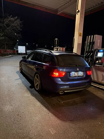 BMW 320D 2009 photo 2
