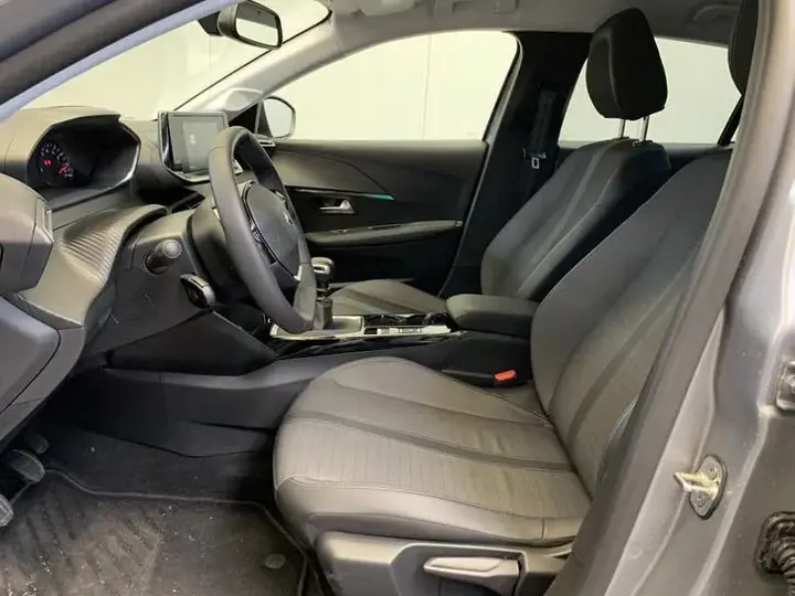 Peugeot 208 2023 photo 3