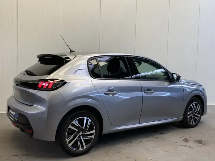 Peugeot 208 2023 photo 2