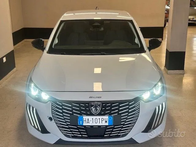 Peugeot 208 2025 photo 2