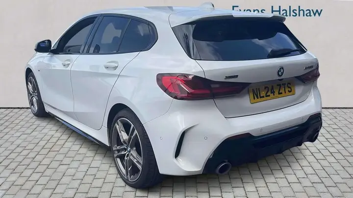 BMW 1 Series 2024 photo 2