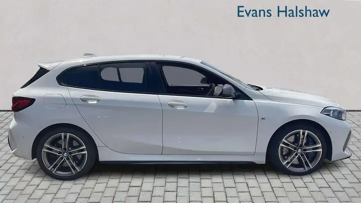 BMW 1 Series 2024 photo 3