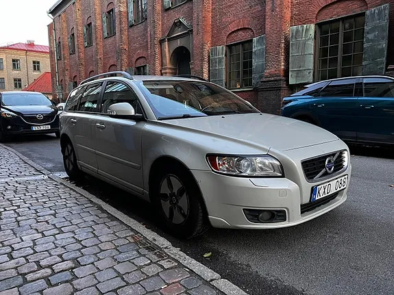Volvo V50 2011 photo 2