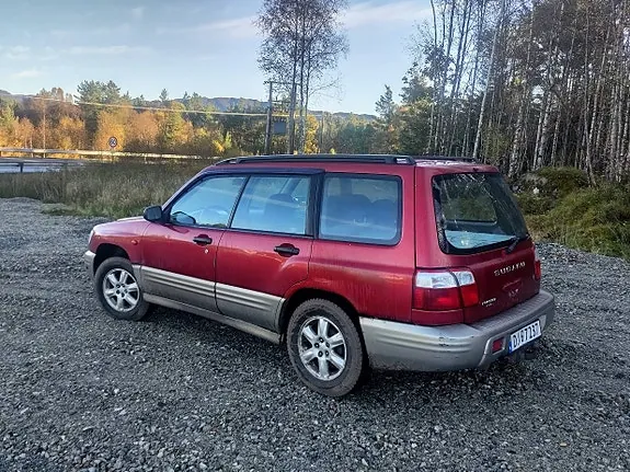 Subaru Forester 2000 photo 2