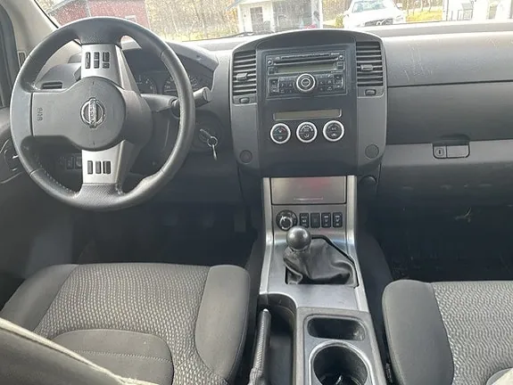 Nissan Navara 2012 photo 2