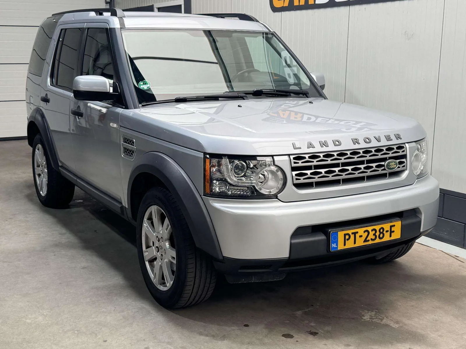 Land Rover Discovery 2010 photo 3