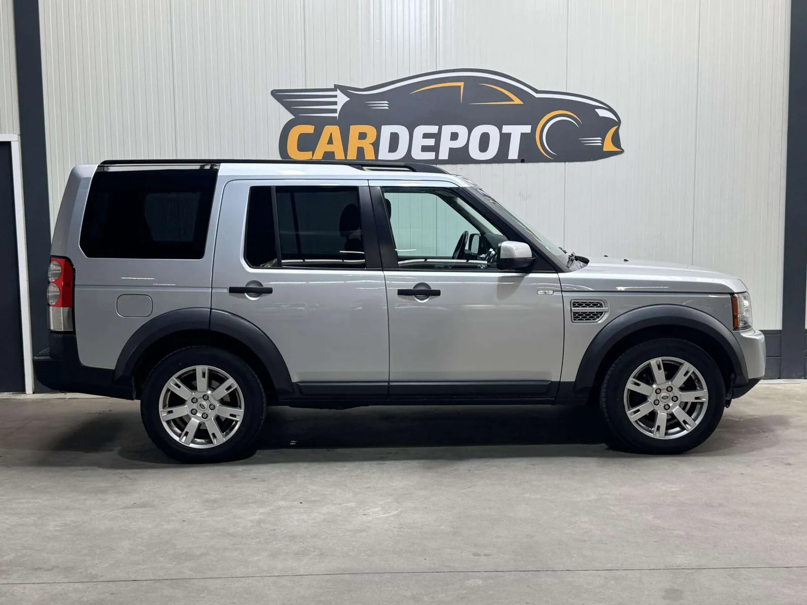 Land Rover Discovery 2010 photo 4