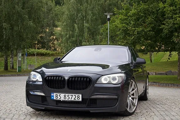 BMW 740D 2011 photo 2